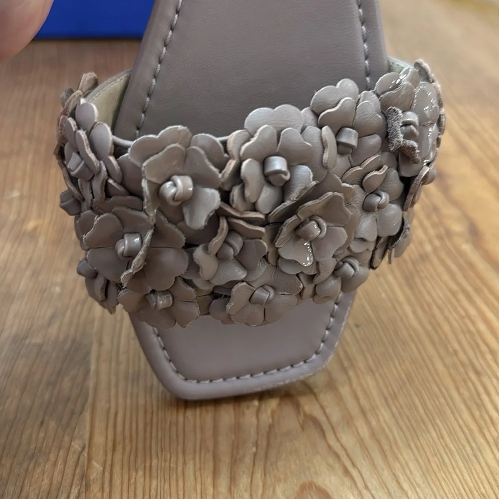 Stuart Weitzman Meadow Slide Sandal - Picture 4 of 11